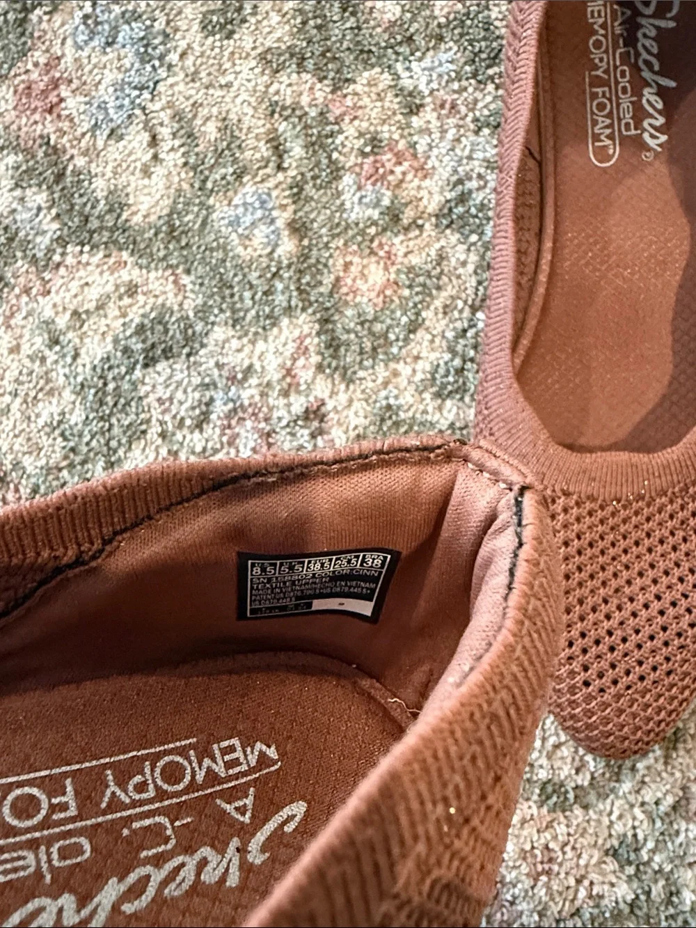 Skechers Women's Cleo sawdust  Knit Slip-On Flats with Memory Foam size 8.5